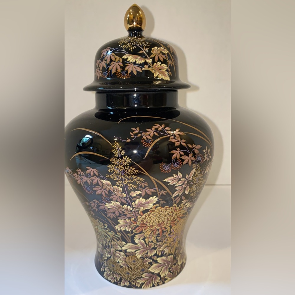 Tenmoku-Kiku lidded temple ginger jar